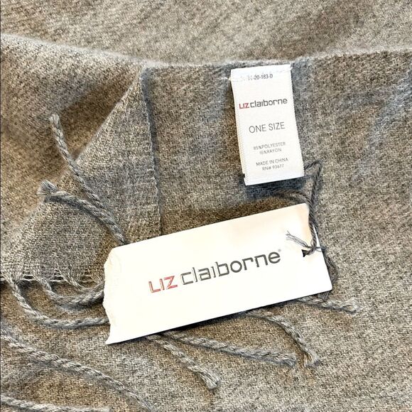 NWT Liz Claiborne blanket wrap scarf gray - Picture 3 of 3